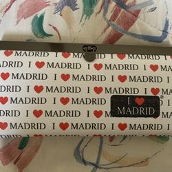 I Heart Love Madrid Accordion Wide Wallet White Red Black (8 Card Slots, 1 ID Slot, 1 Zipper Pocket)