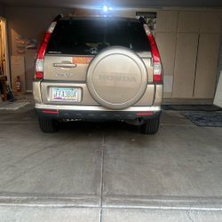 Honda CRV  GOLD. 2005.  198,000.  Miles. 