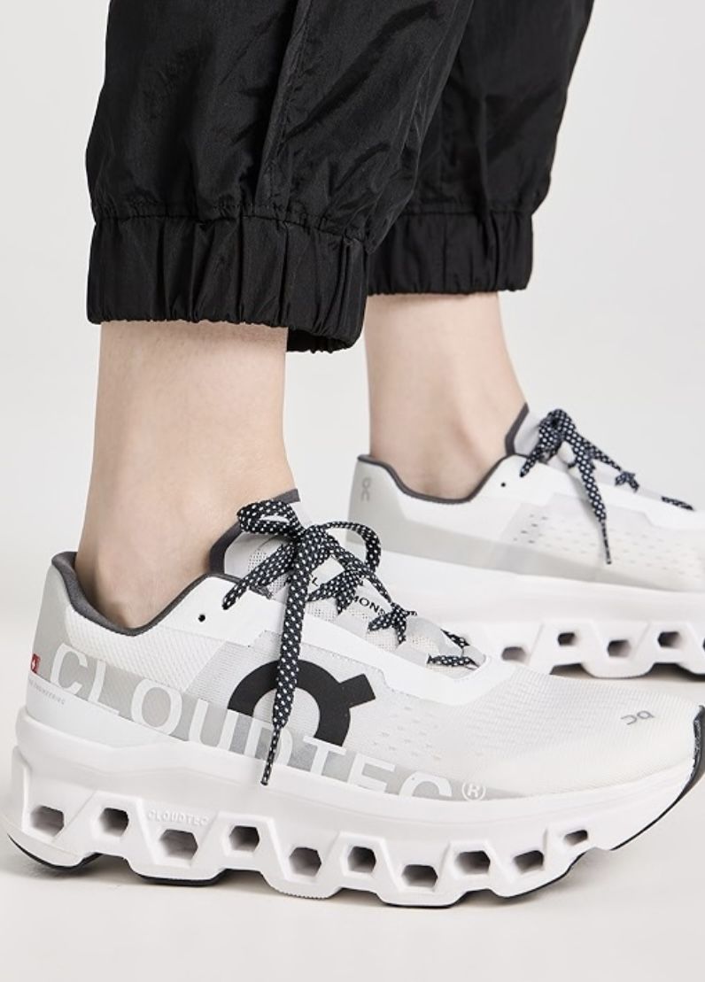 On Cloudmonster Trainers