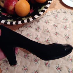 Brand New-ishWomen's Size 7 Heels. (Patent Toe.)