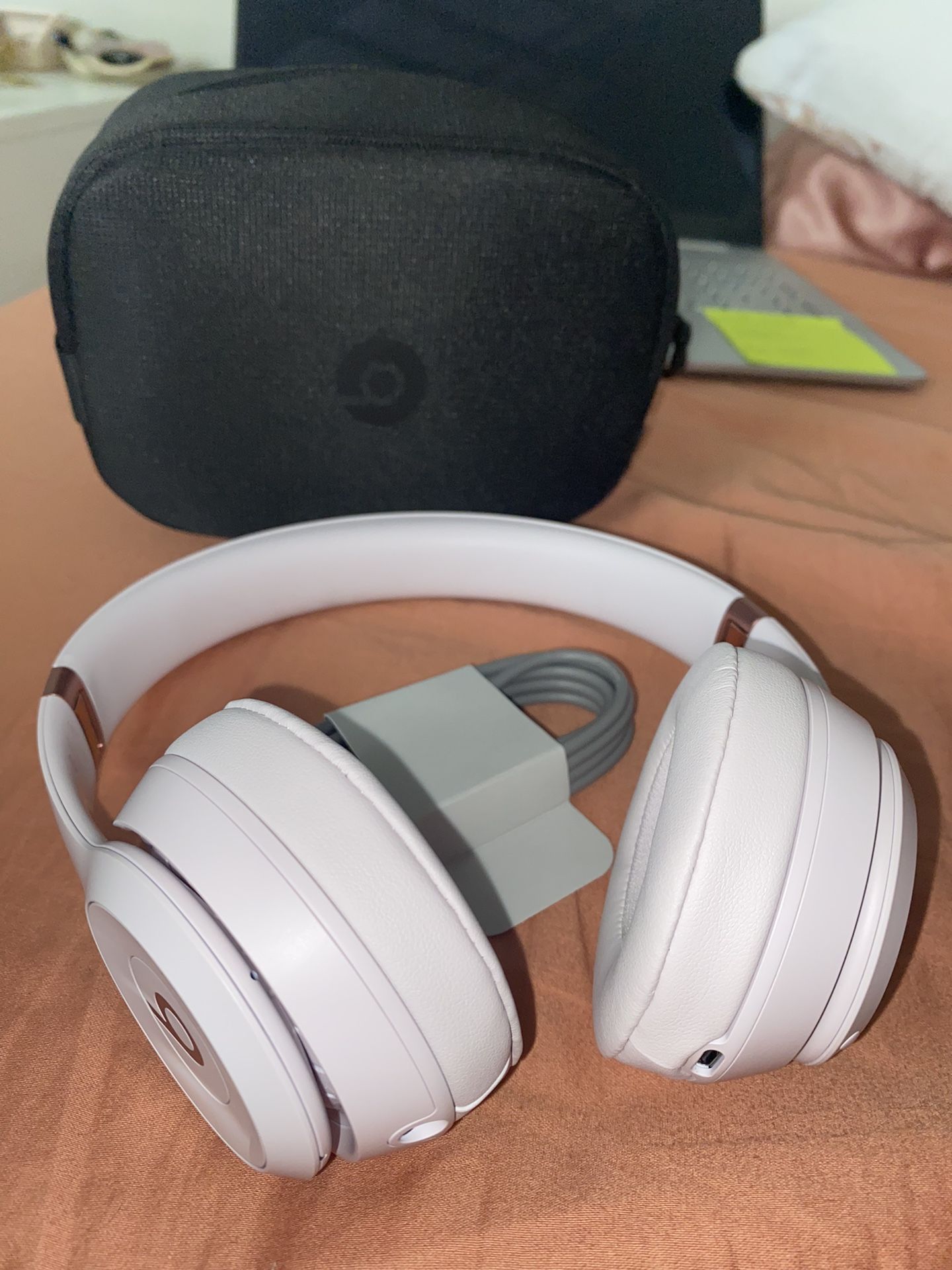 Beats Solo Headphones (Light Pink)