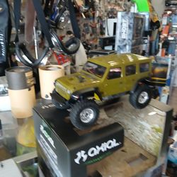 Axial RC Crawler Jeep-Style Truck scx24 brand new