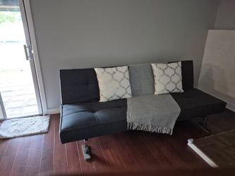 Futton/full size bed
