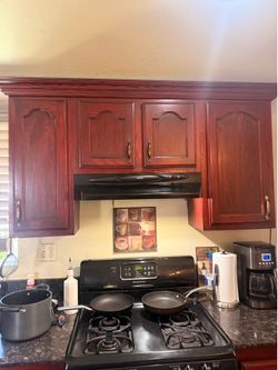 Solid Oak cabinets. Full kitchen  set no damage