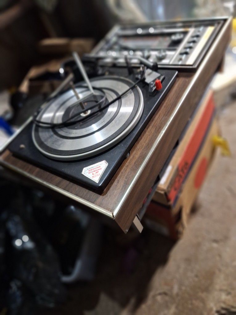 1970s MISCELLANEOUS ELECTRONIC LOT.