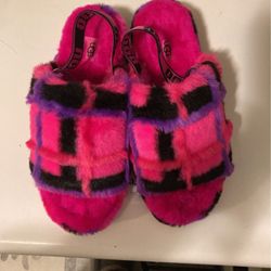 UGGs Women’s Faux Fur Slippers Size 7