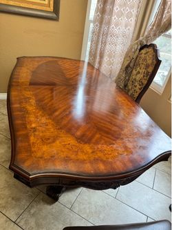 Dinning table with 6 chais