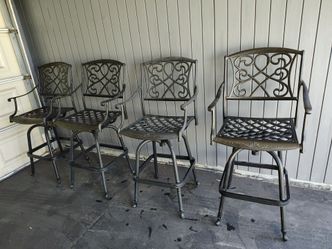 4 Outdoor Patio Swivel Barstools