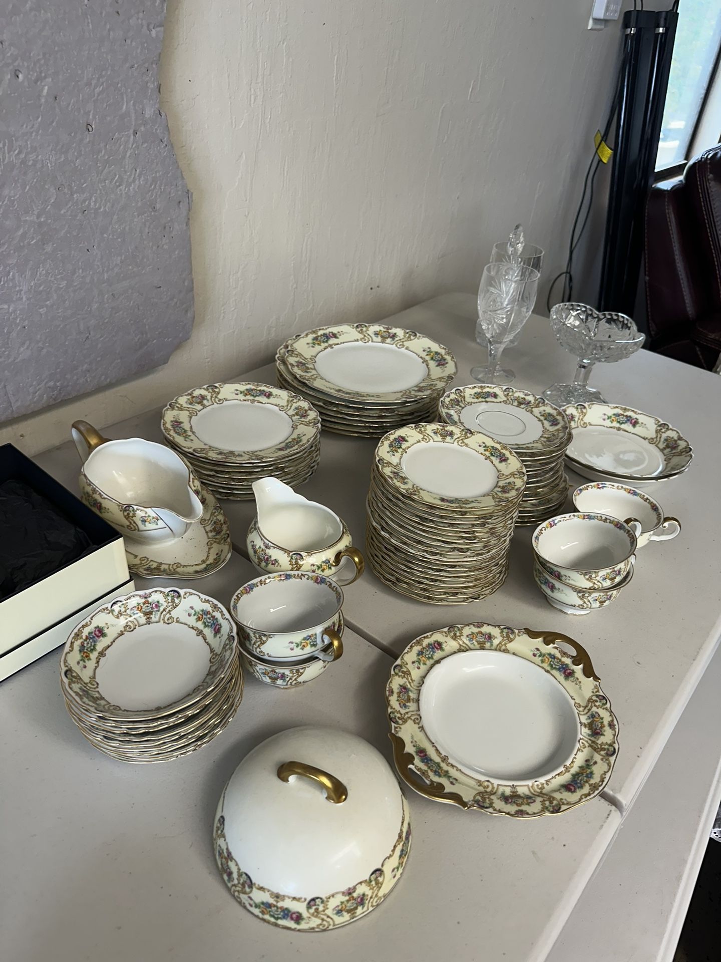 Garage Sale !!! 10/25-10/26