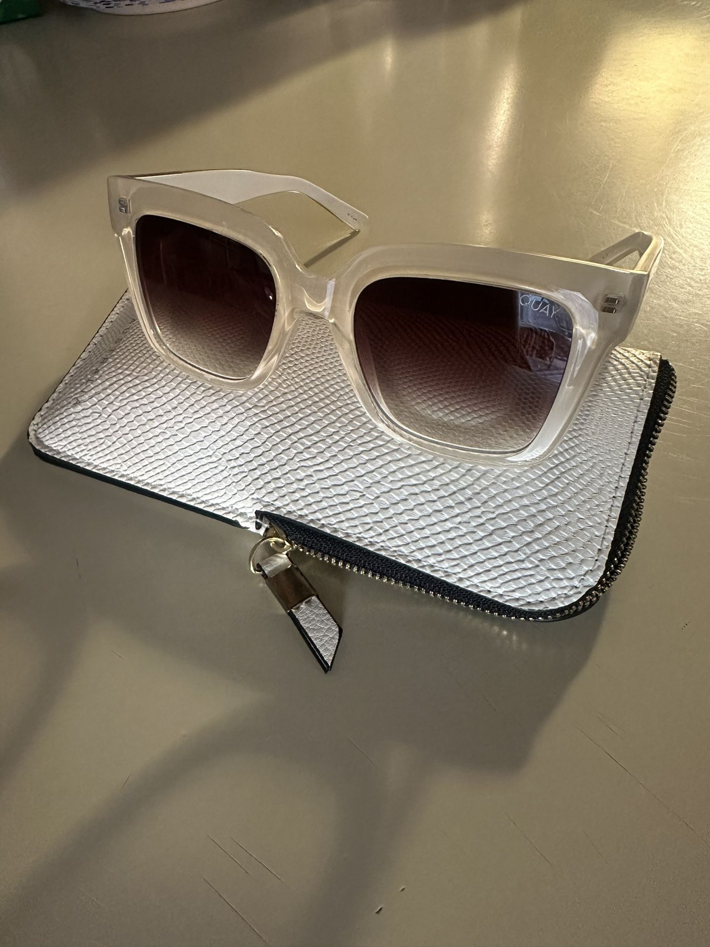 Quay Australia White Woman Glasses