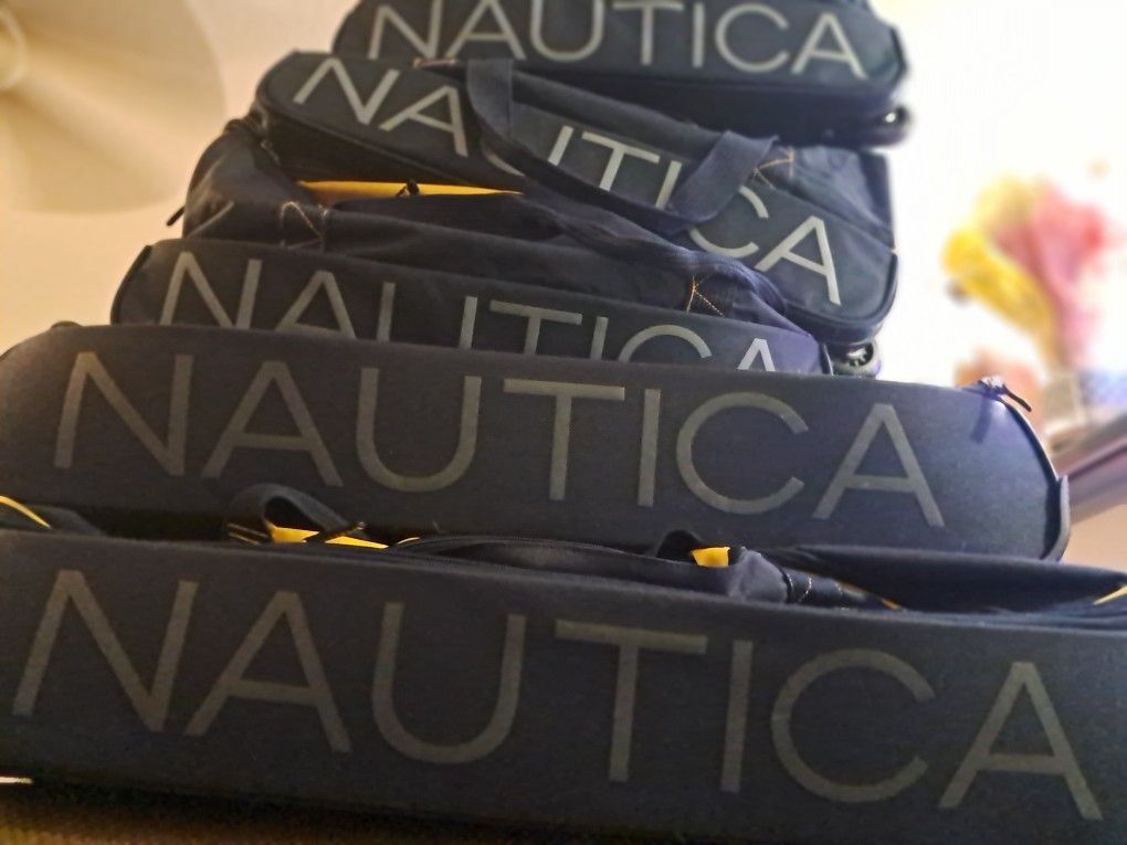 2 Large And 3 Medium Roll Away Luggage By Nautica 