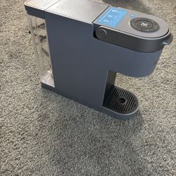 KEURIG COFFEE BREWER 