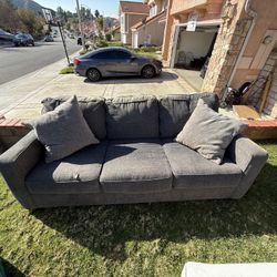Pull out Couch ( full double bed)
