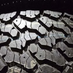 4 TIRES ALL TERRAIN LT265-70R17 $1000