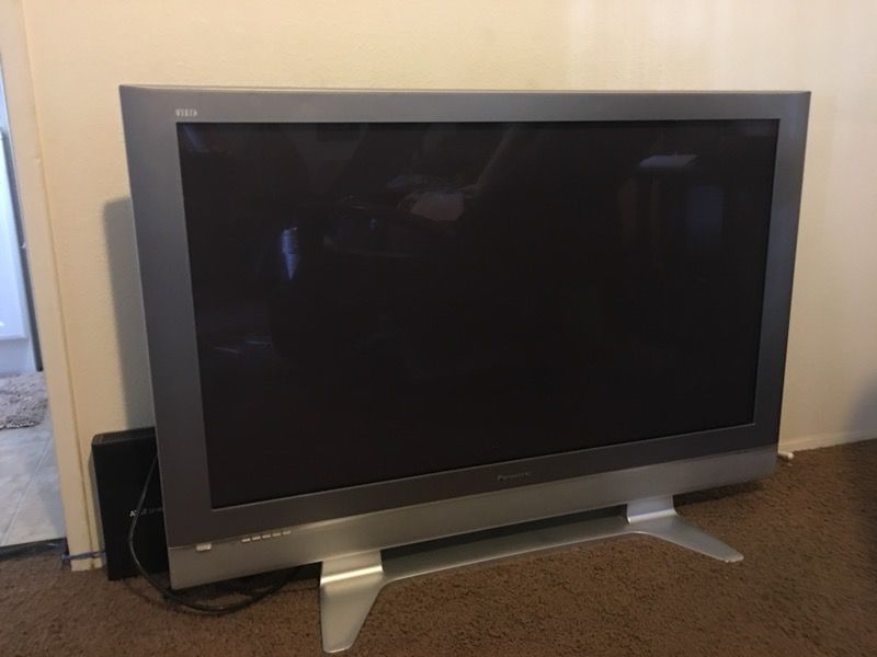 2005 Flat Screen Panasonic Plasma TV 48 inches