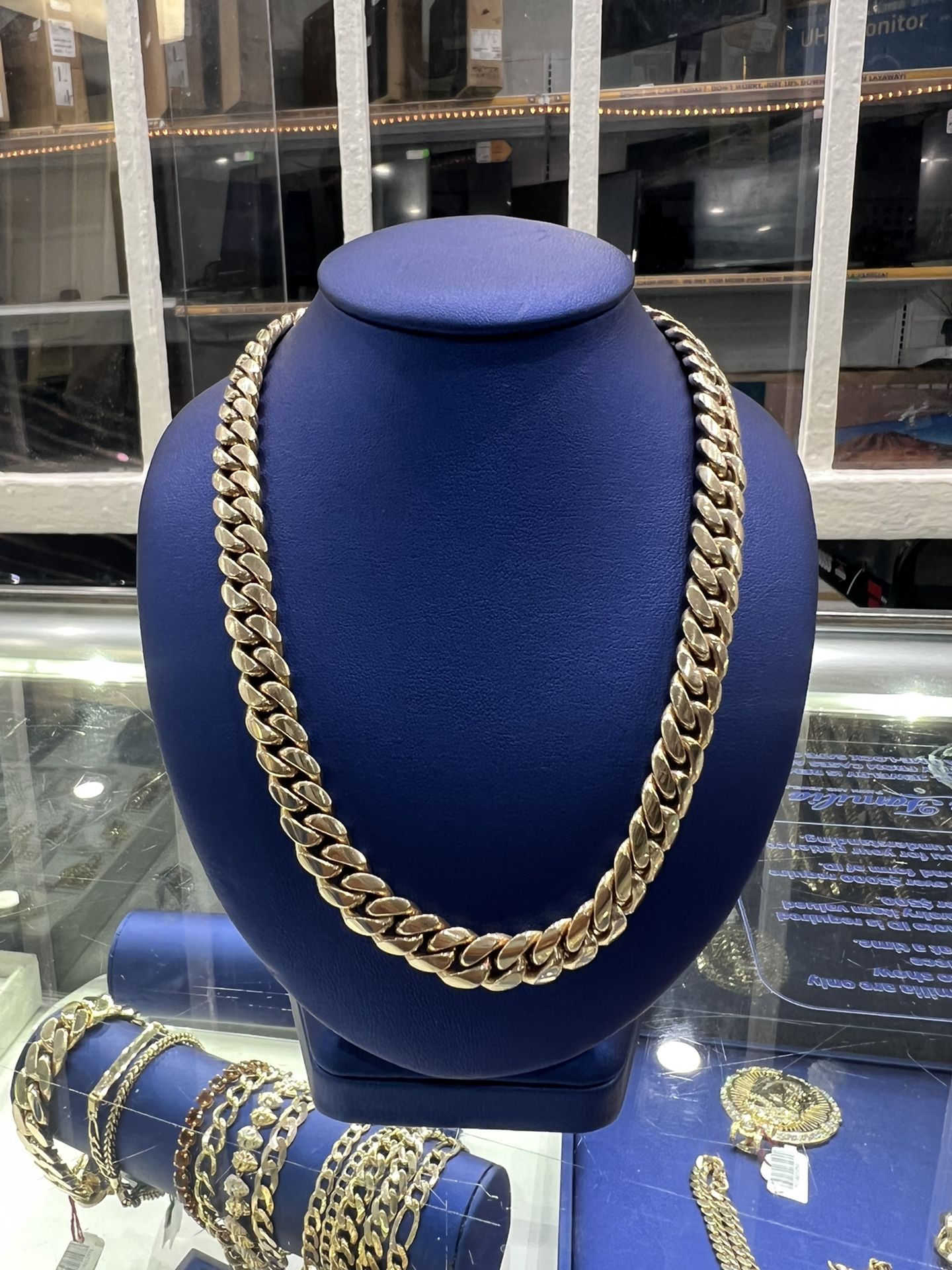 Woman's Cuban Link 10k Gold Choker