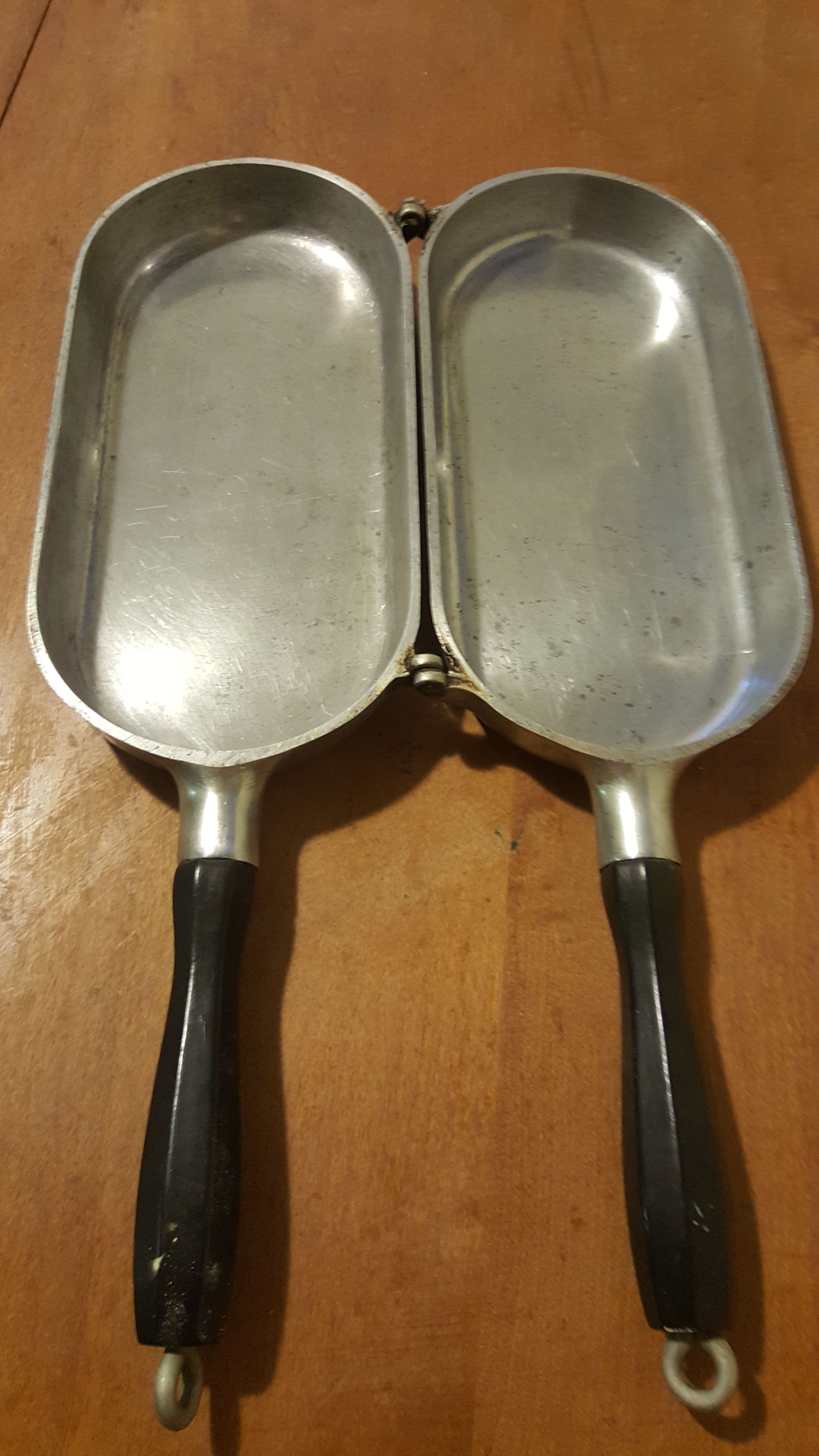 Camping skillet maker