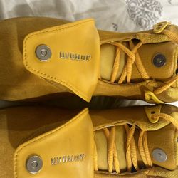 Air Jordan Retro Size 9.5m.    130$