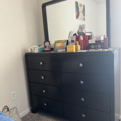 Dresser With Mirror