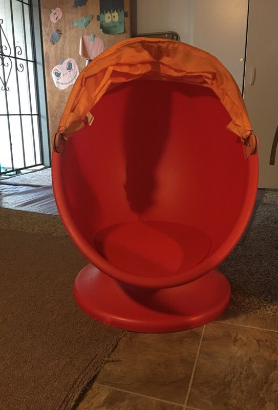elite derefter Forbindelse Ikea Ps Lomsk Red Swivel Kids Egg Chair W/ Pull Down Hood Space Age for  Sale in Pearl City, HI - OfferUp