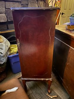Standing floor jewelry box