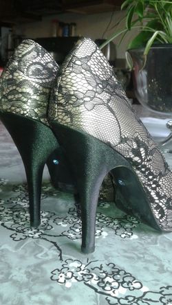 Glass slipper collection heels size 8 1/2