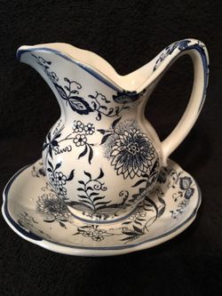 Blue Onion vase with plater