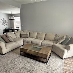 Gorgeous Sofa Brand New Condition Super Clean And Comfortable 