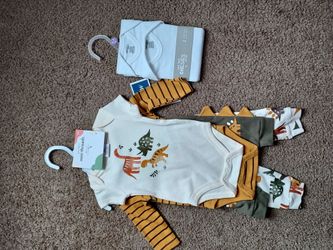 New 0-3 baby clothes
