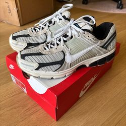Nike Air Zoom Vomero 5 Supersonic