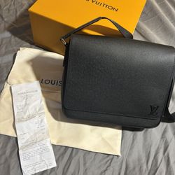 Louis Vuitton Black Noir Taiga Messenger Bag District PM