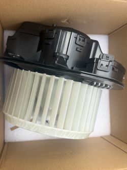 Porsche Cayenne / Volkswagen Toureg AC Heater Blower Motor (URO Brand) - Like New