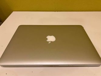 Like-New 2015 MacBook Pro – Pristine Condition, Original Owner, Charger Included