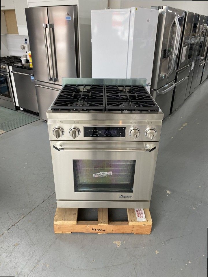 DR30DHNG Dacor Distinctive 30 DualFuel Range with Epicure Style Handle