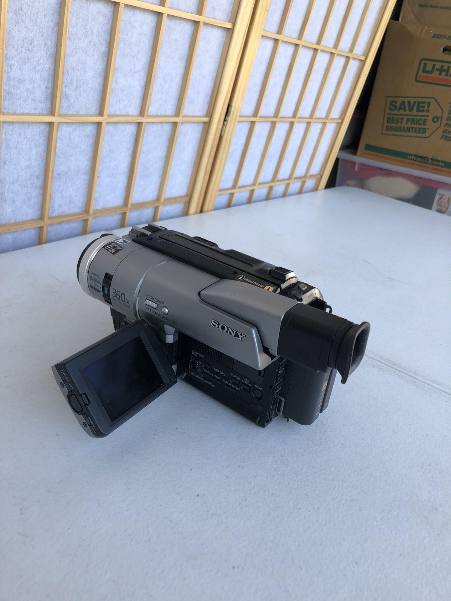 Sony Handycam DCR-TRV 103 NTSC Digital Video Camera Camcorder Recorder Hi8 Cassettes