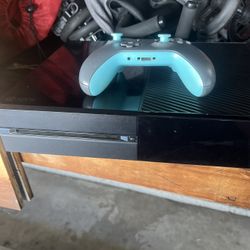 Xbox One W/ Remote 