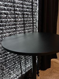 Pub table