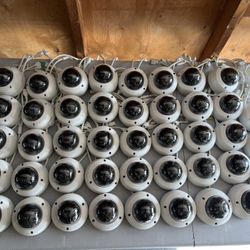 Hikvision DS-96064NI-I16 / 44x PCI-D15F2S Camera’s