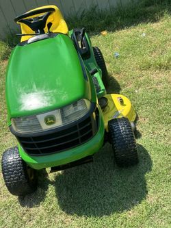 John Deere Riding Lawnmower