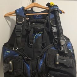 Oceanic Hera BCD – Women’s Size M– $300