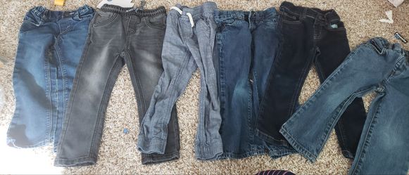 Lots of 6 pair of 3T jeans