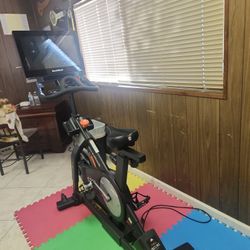 NordicTrack Commercial S22i Studio Cycle