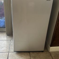 RCA Mini Fridge