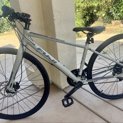 Fuji Absolute 1.7 Bike – Aluminum Frame – Shimano Gears – Disc Brakes – Good Condition