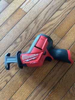 Milwaukee M12 sawzall