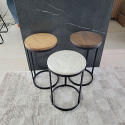 Side tables. 2 in massive oak wood and 1 in white marble.