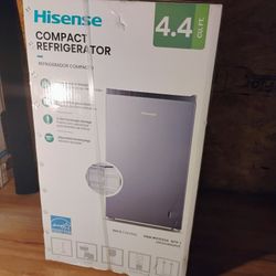 Hisense Compact Refrigerator (4.4)