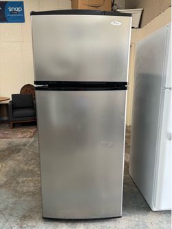 USED WHIRLPOOL TOP FREEZER FRIDGE