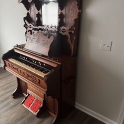 Vintage organ 