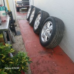 Llantas Con Gomas/ Tires and Wheels